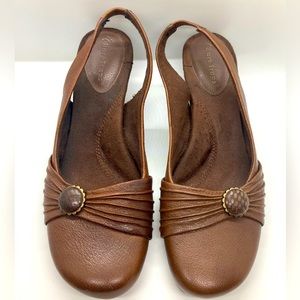 BareTraps Daisy Style Brown Wedge Sandals with Ankle Straps, size 8.5 M
